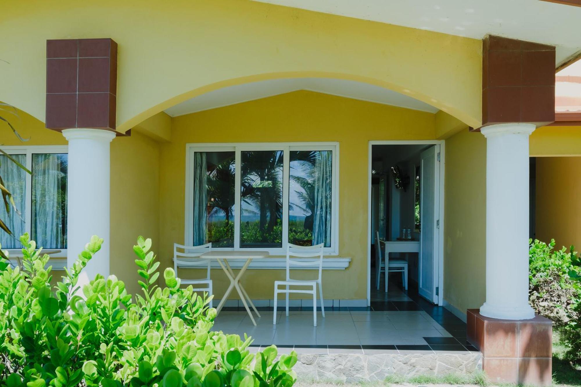 Las Olas Beach Resort La Barqueta Exteriör bild