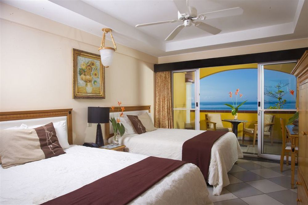 Las Olas Beach Resort La Barqueta Exteriör bild
